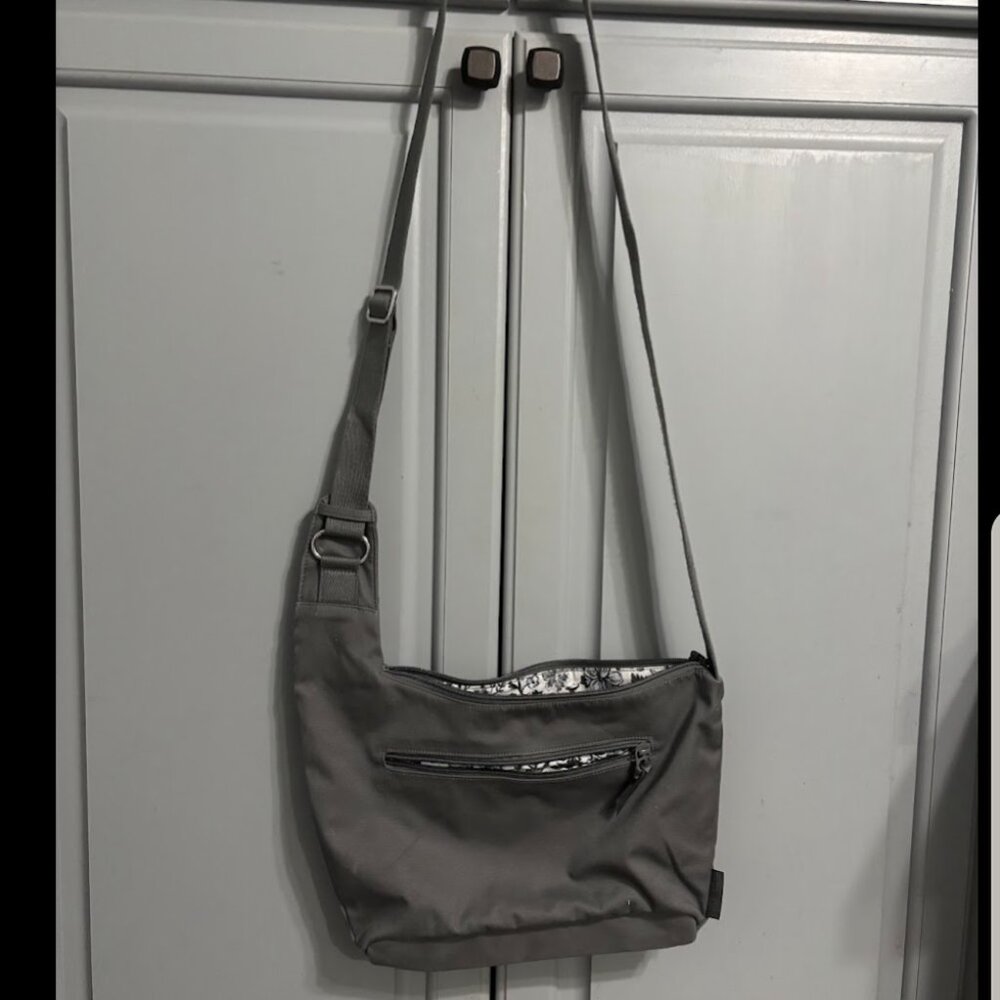 Like New Vera Bradley Crossbody